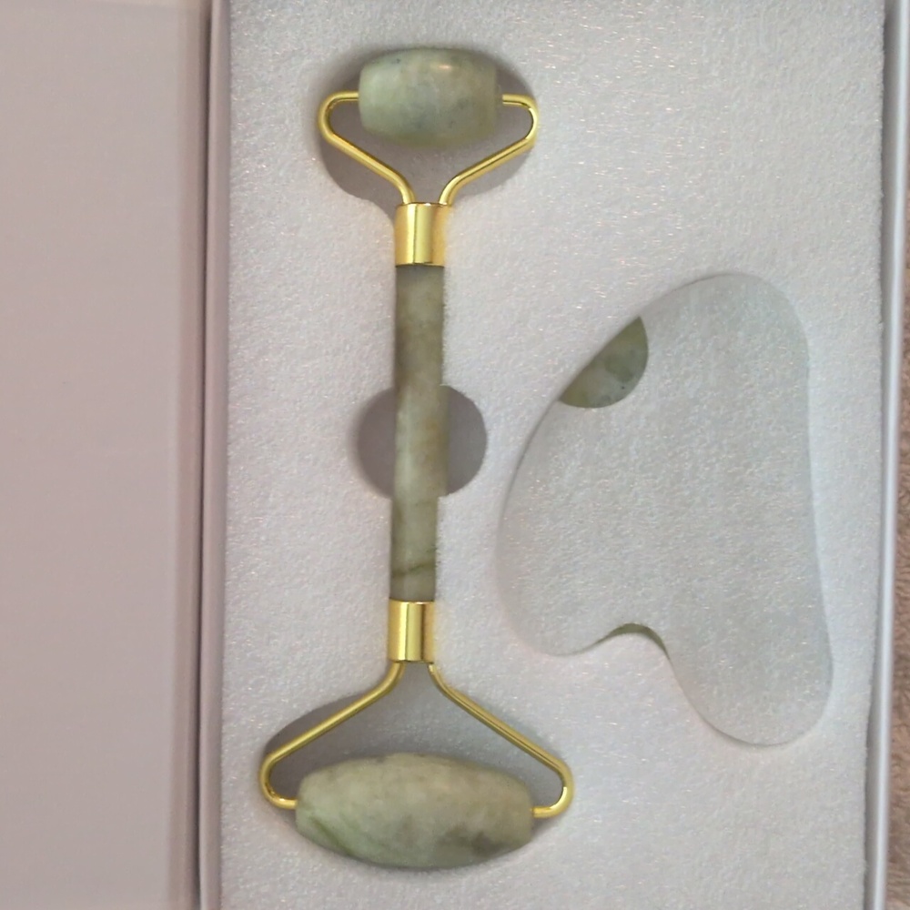 Baimei Jade Roller and Gua Sha Stone Set New in Box - Picture 3 of 6